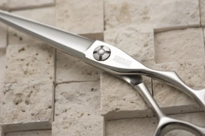 ¿Qué tamaño de tijera de peluquería elegir? Guía de medida 5" a 7"